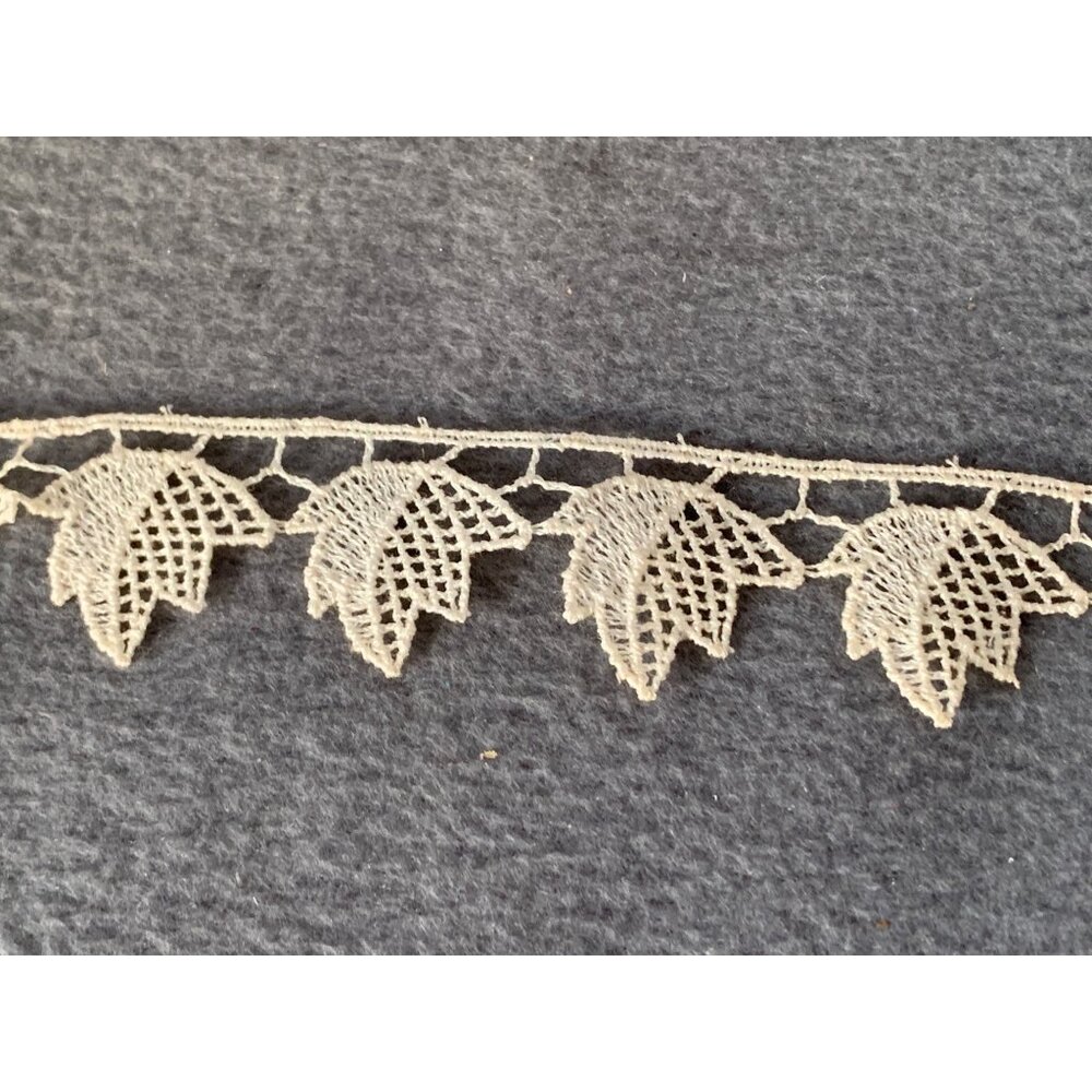 Vintage Novella French Leaf Pattern Lace Trim 1" Wide 1 Yard Long